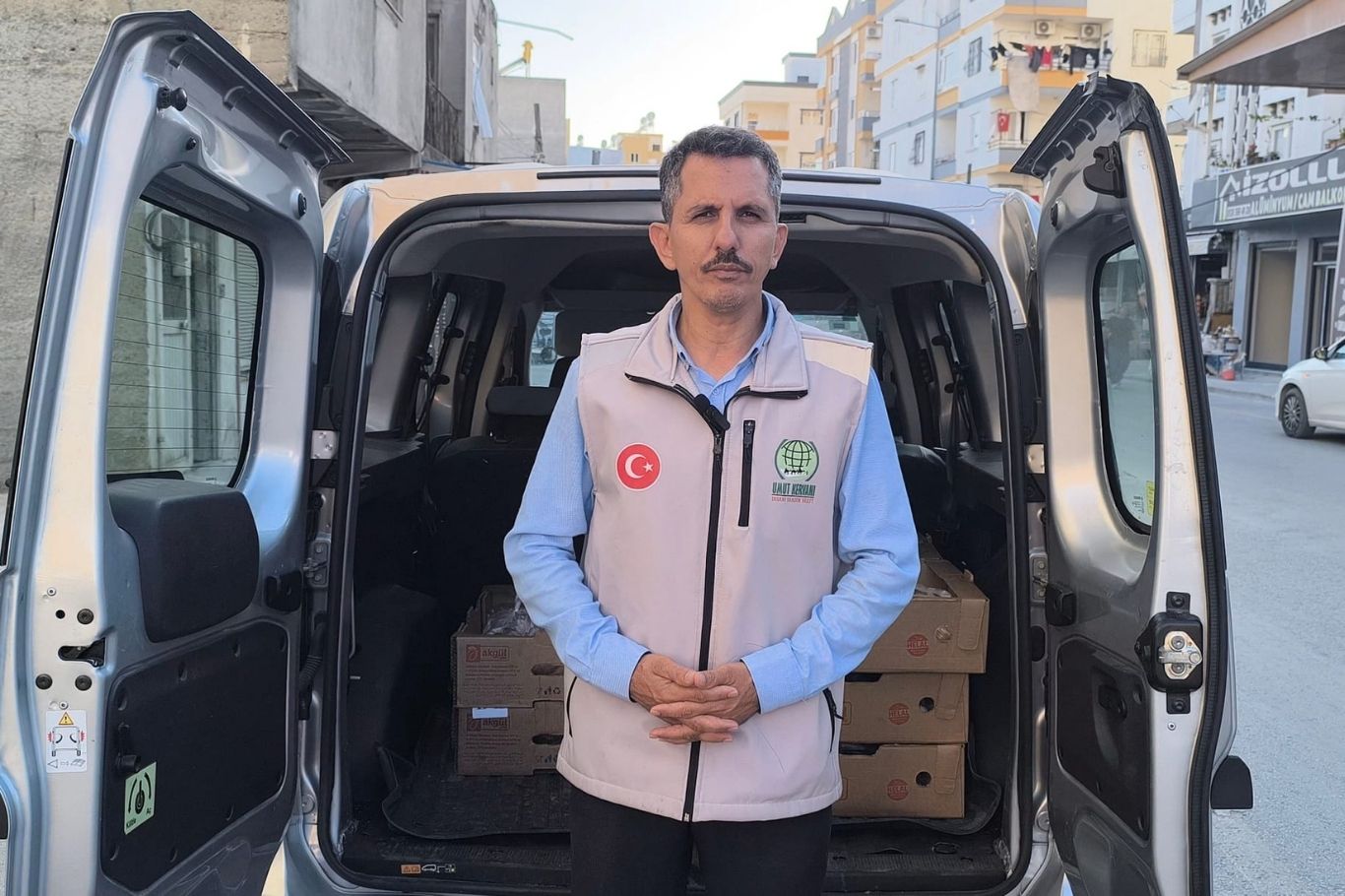Tarsus Umut Kervanı'ndan ihtiyaç sahibi ailelere beyaz et desteği