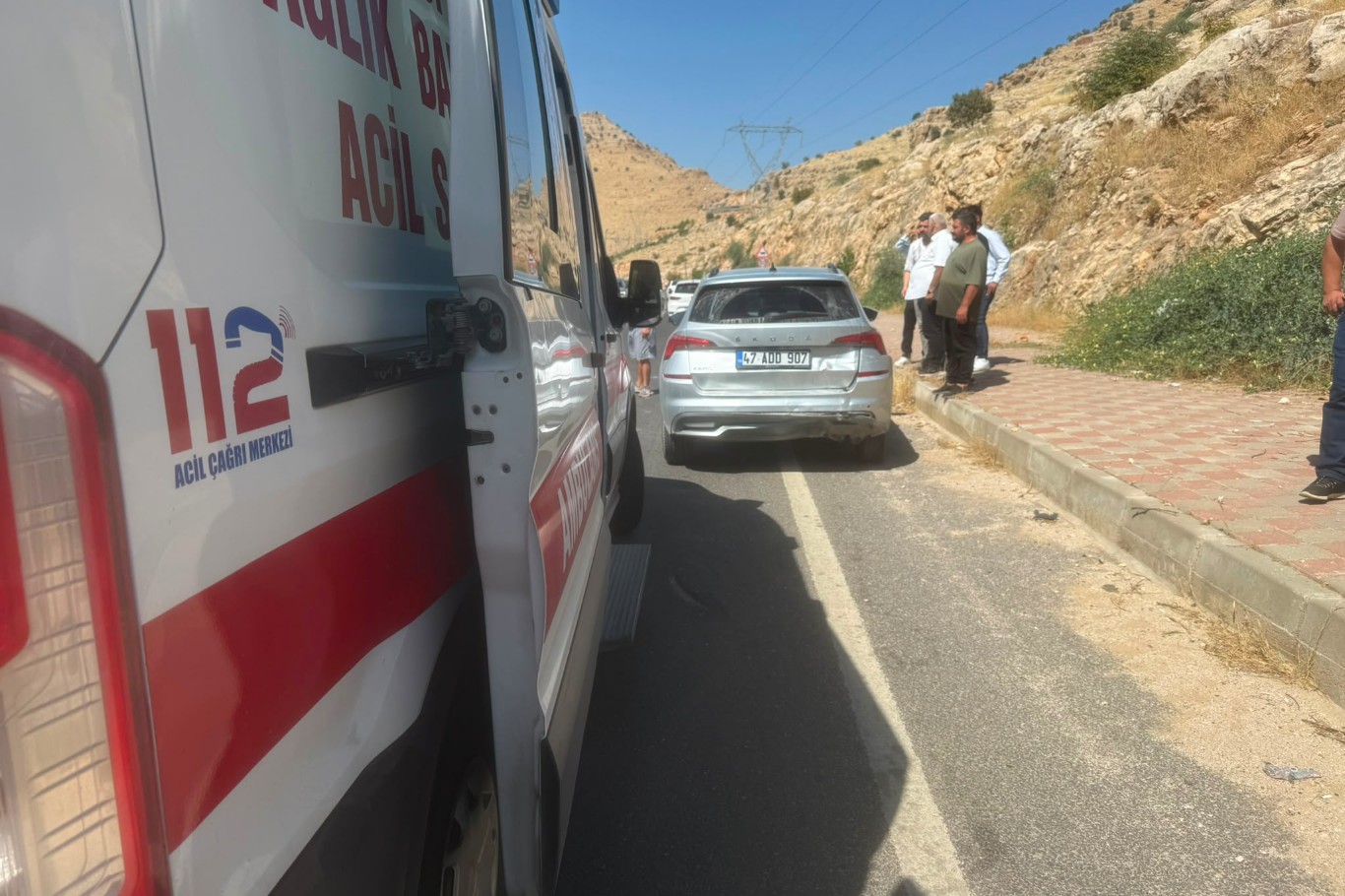 Mardin'de iki otomobil çarpıştı: 2'si çocuk 3 kişi yaralandı