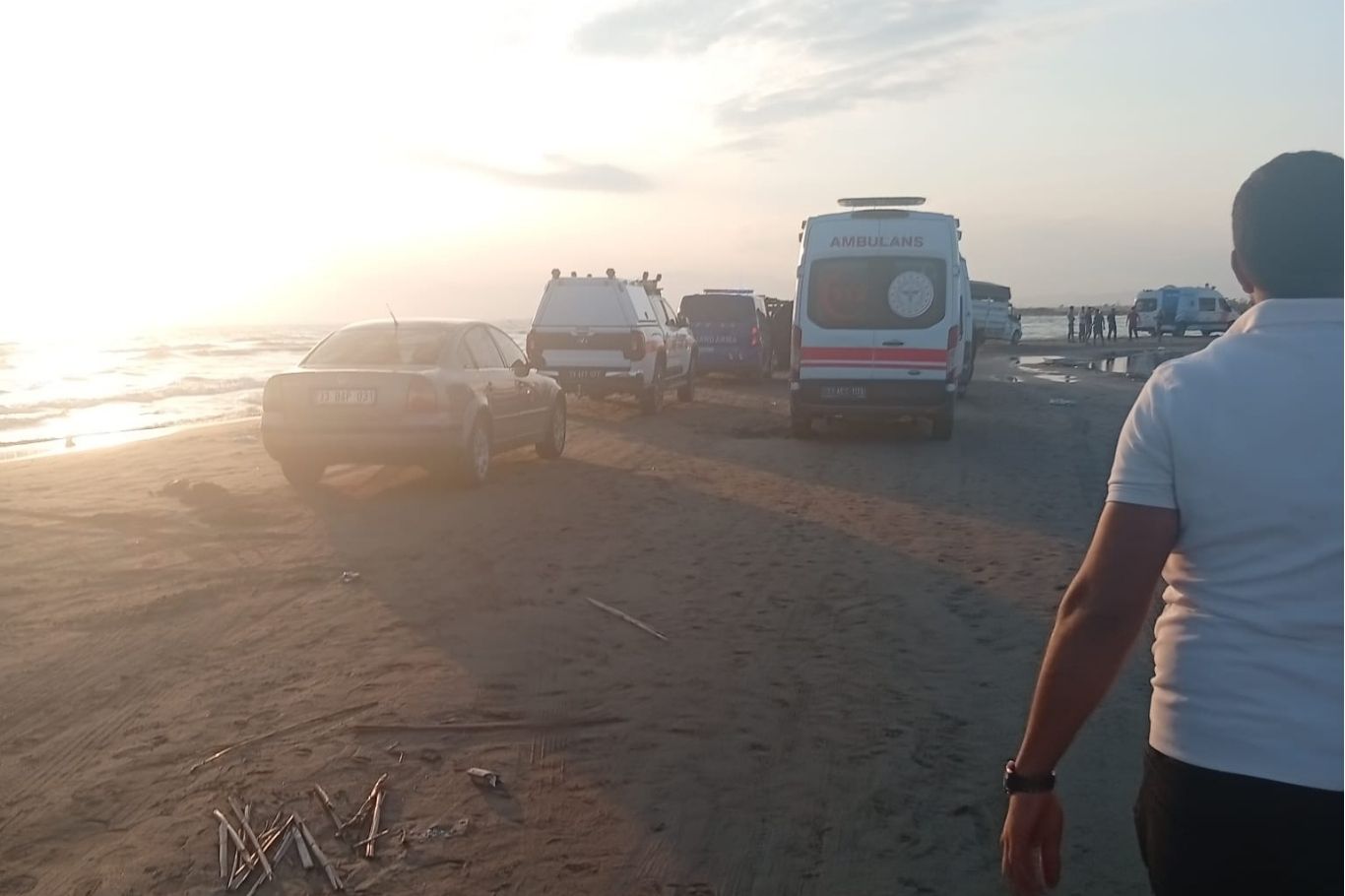 Mersin'de denize giren 3 kişi hayatını kaybetti, bir çocuk kayıp