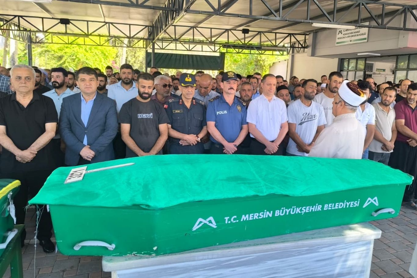 Tarsus'ta deniz faciasında hayatını kaybedenler son yolculuğuna uğurlandı