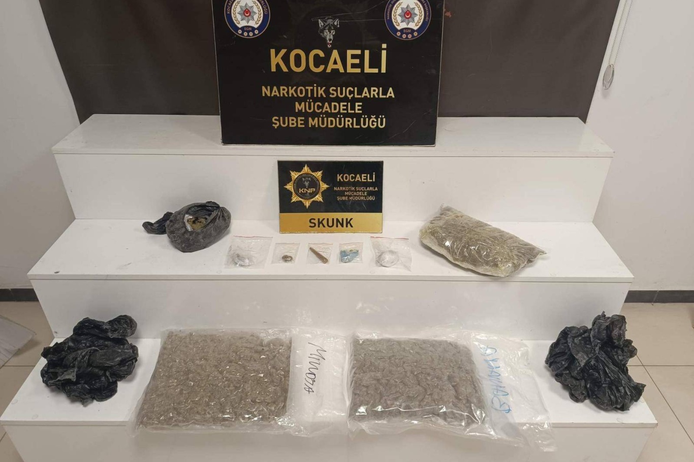 Kocaeli'de 3 kilogram skunk ele geçirildi: 7 gözaltı