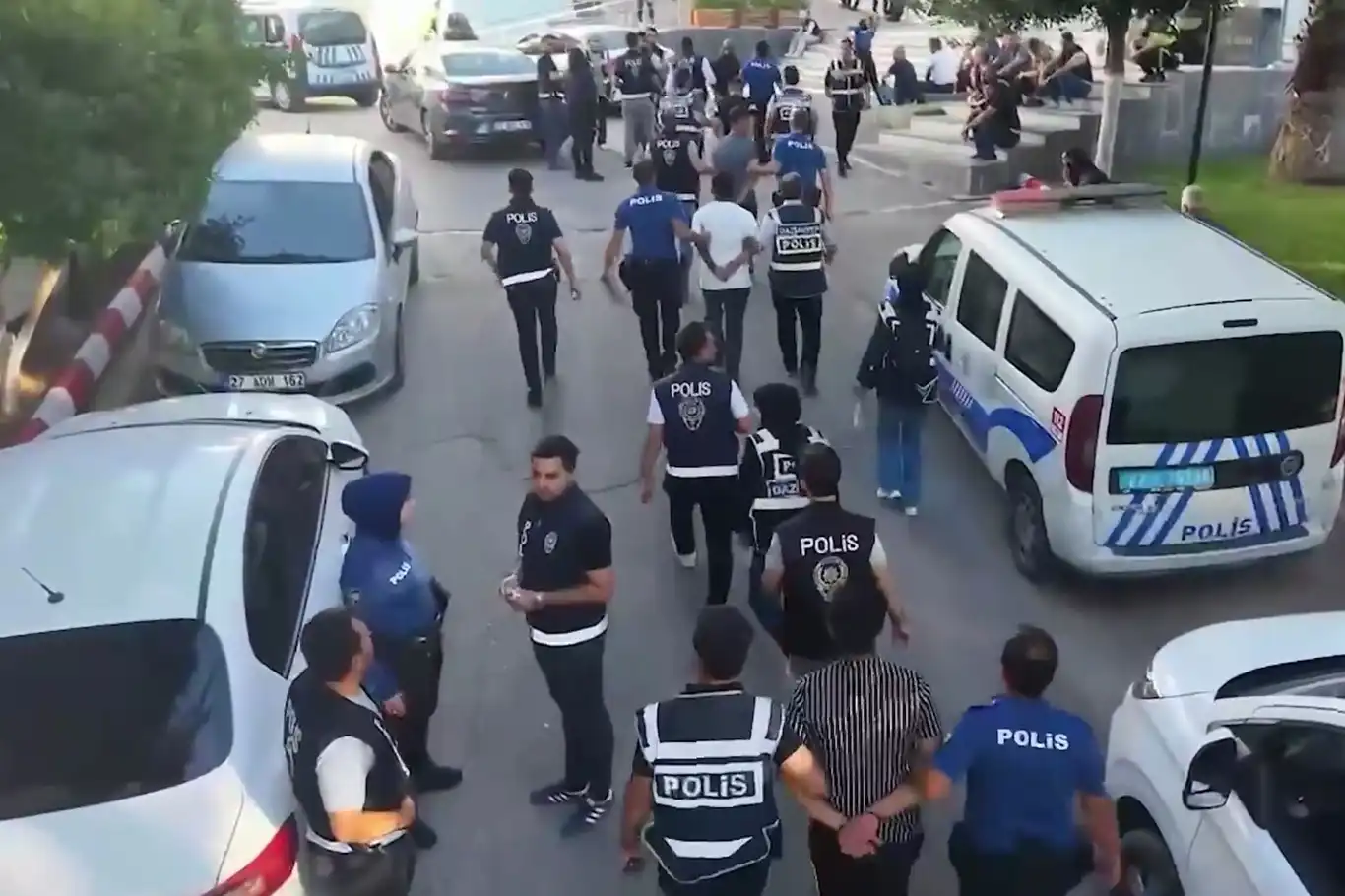 Gaziantep merkezli 14 ilde uyuşturucu operasyonu: 382 gözaltı