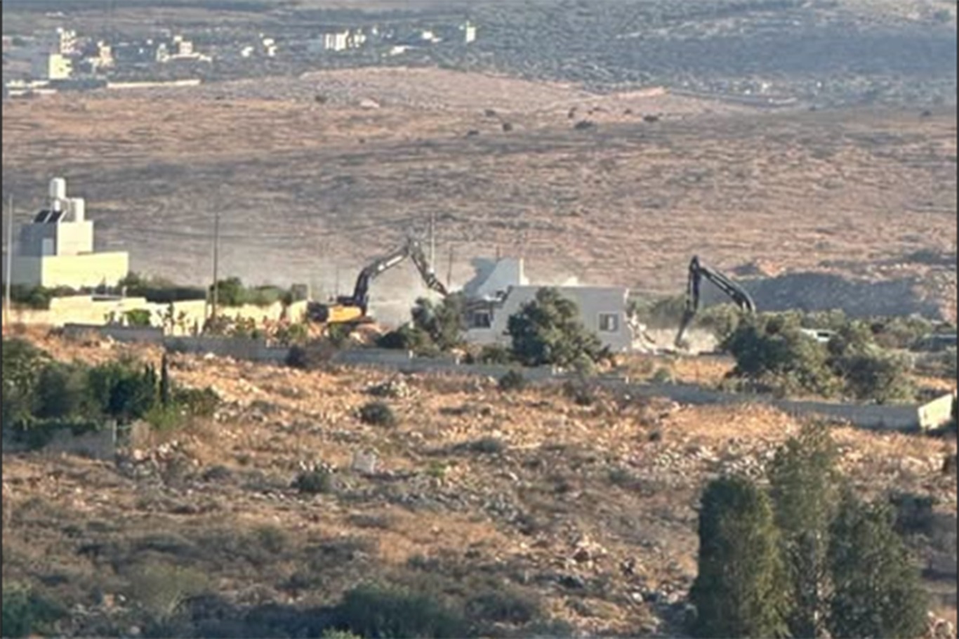 الاحتلال يهدم منزلاً لفلسطيني في رام الله ويواصل سياسة هدم المنازل بالضفة الغربية