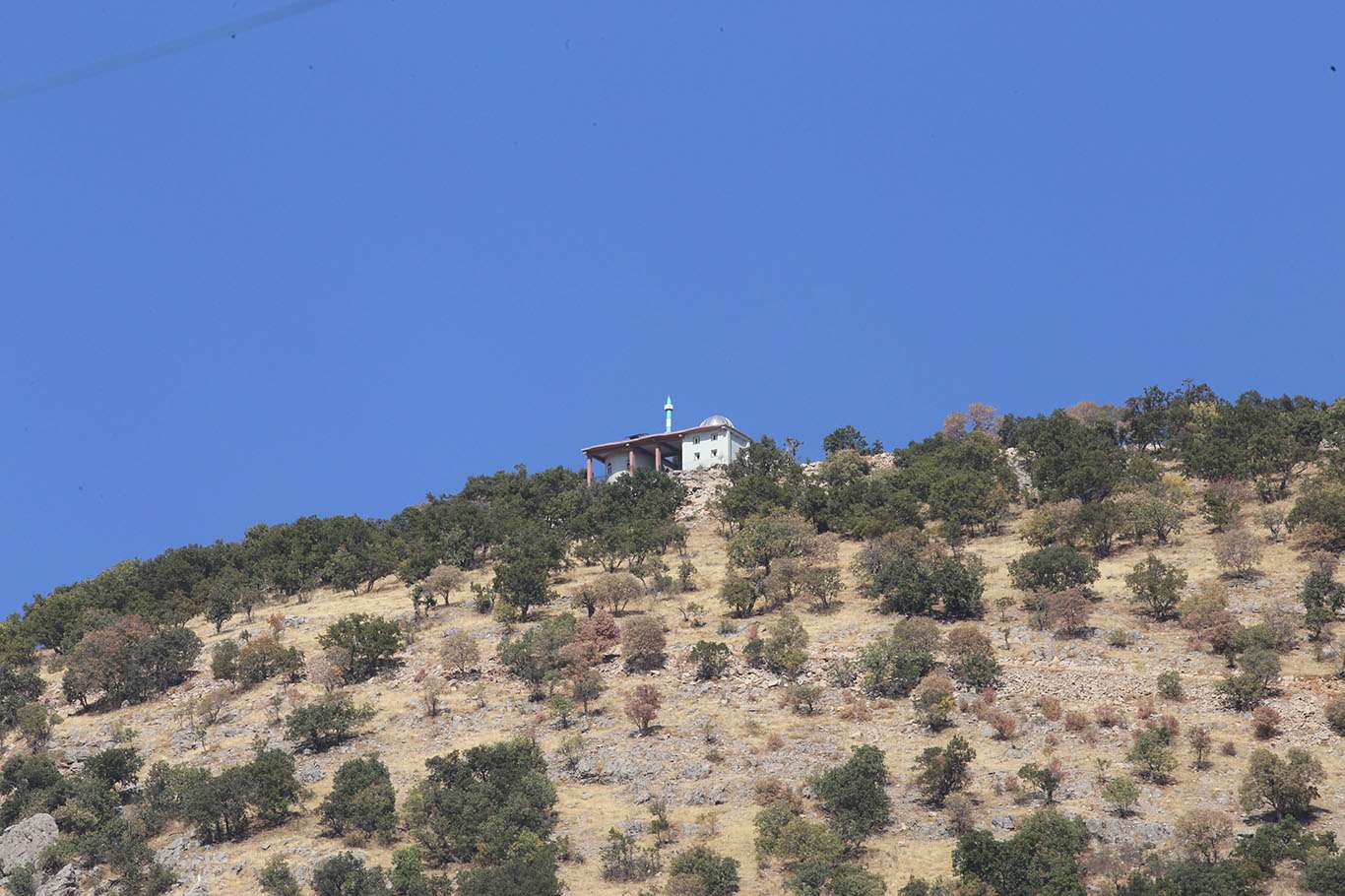 Hanililer dertli: Pir Aziz Türbesi hak ettiği ilgiyi görmüyor