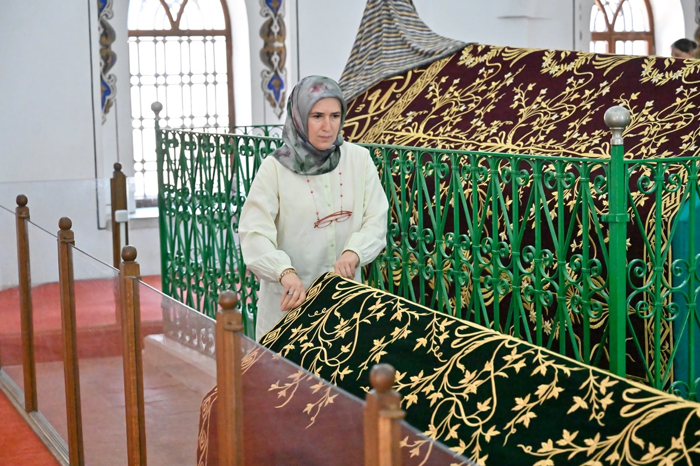 Bursa'da hanedan türbelerindeki puşideler yenilendi
