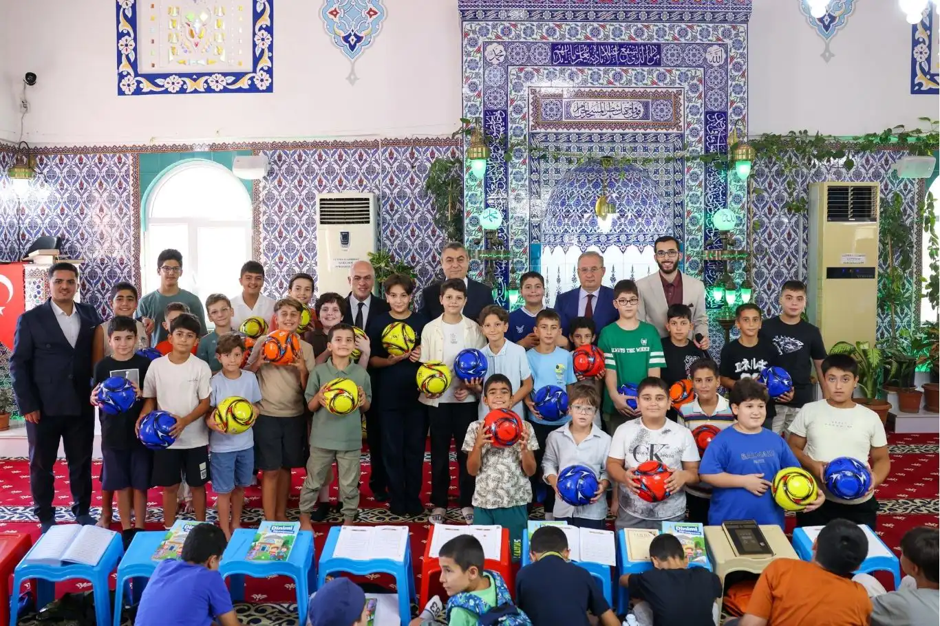 Mersin Valisi Atilla Toros, yaz Kur'an kursu öğrencileriyle bir araya geldi
