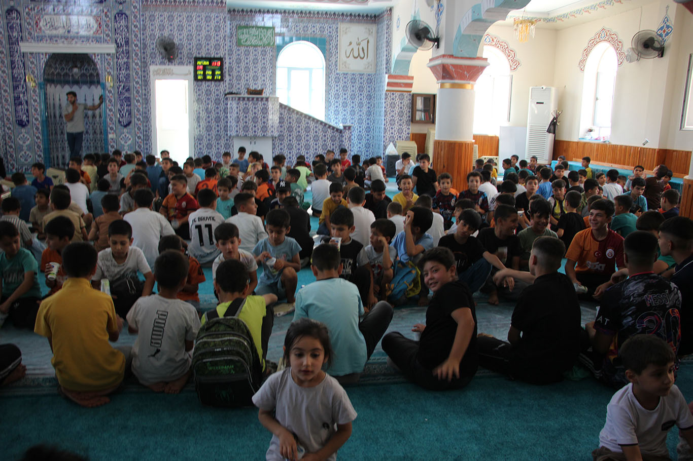 Gaziantep yaz Kur'an kursu öğrencilerine çiğköfte ikramı