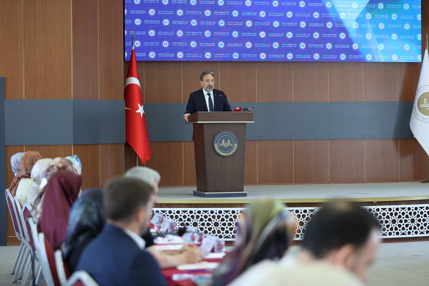 Temel hedefimiz, bilgi ve hikmeti buluşturan Kur’an eğitim modeli geliştirmek
