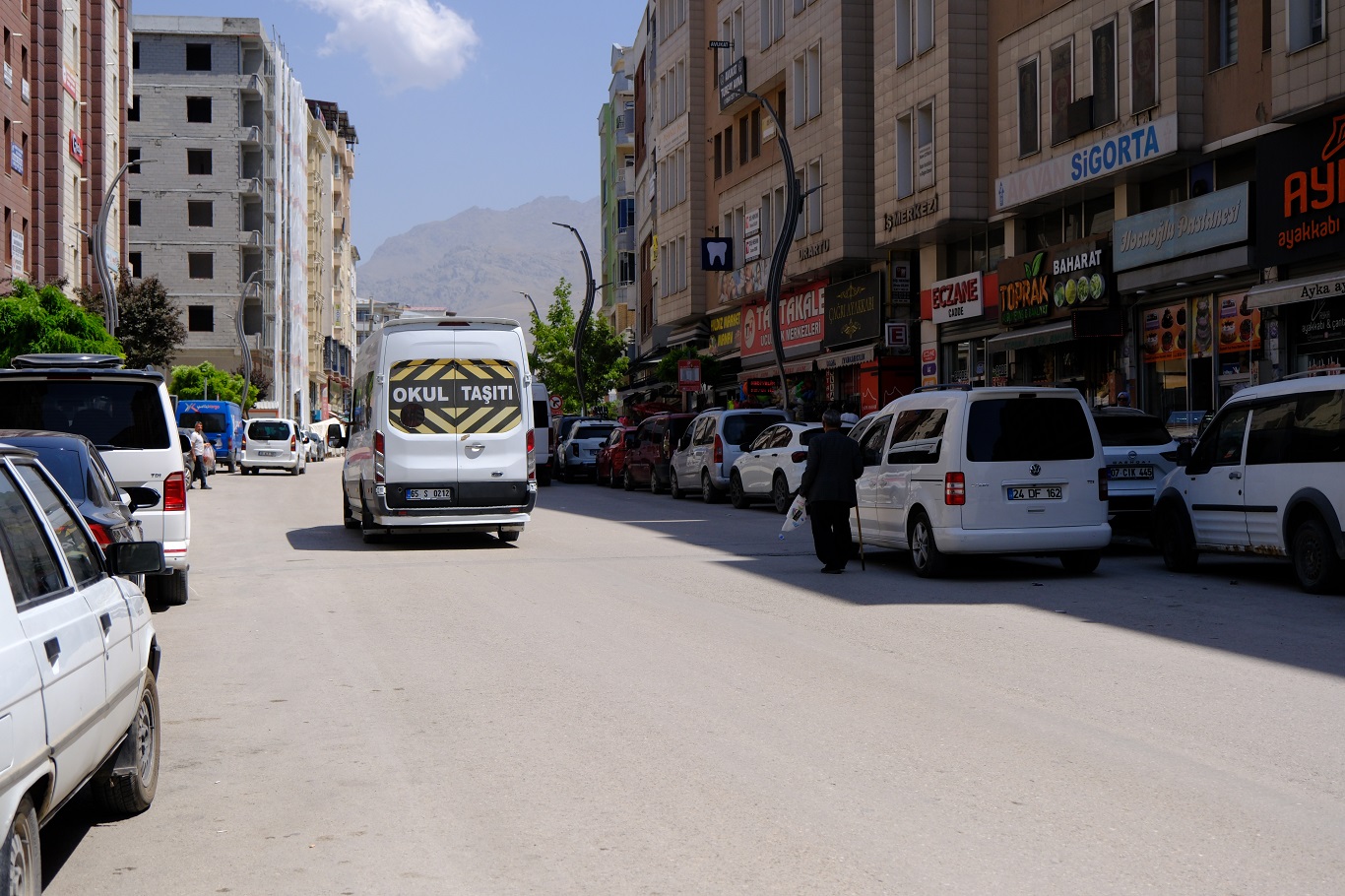 Van’da tek yön uygulaması ters tepti! Trafik kilitlendi, esnaf iş yapamaz hale geldi