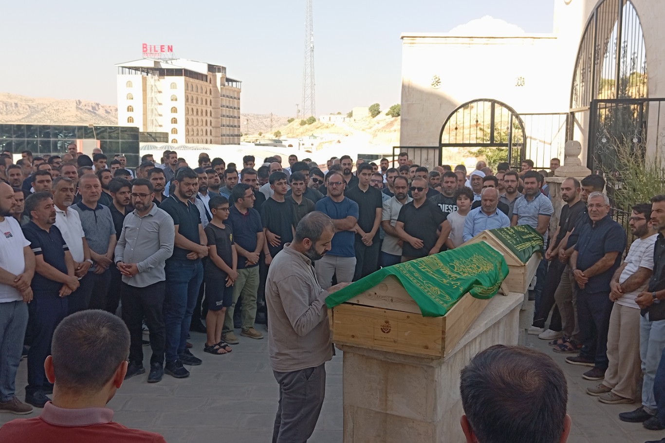 Mardin'de trafik kazasında hayatını kaybedenler defnedildi 