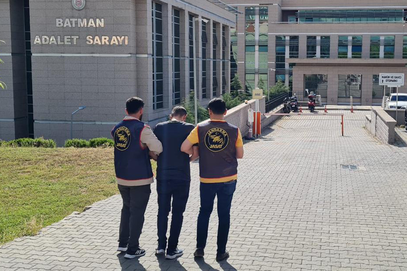 Batman'da aranan 32 hükümlü yakalandı