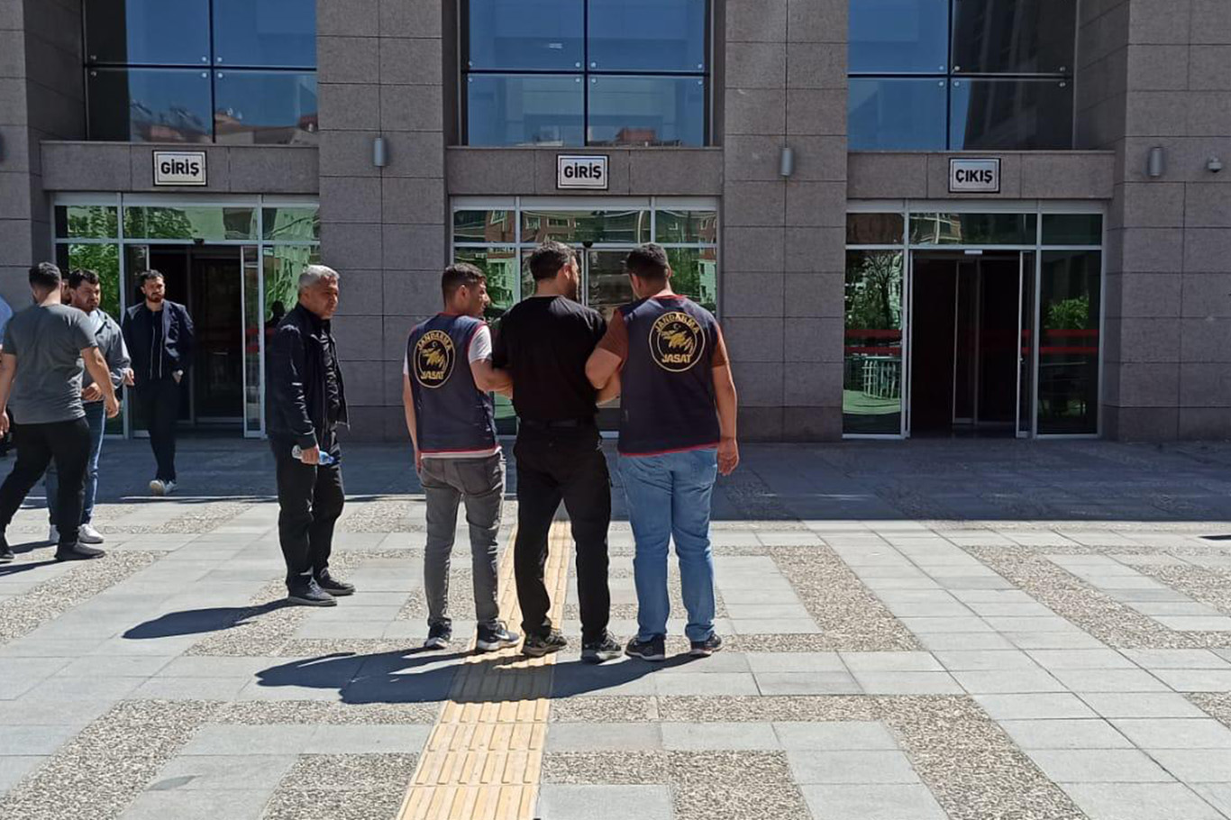Batman'da aranan 32 hükümlü yakalandı