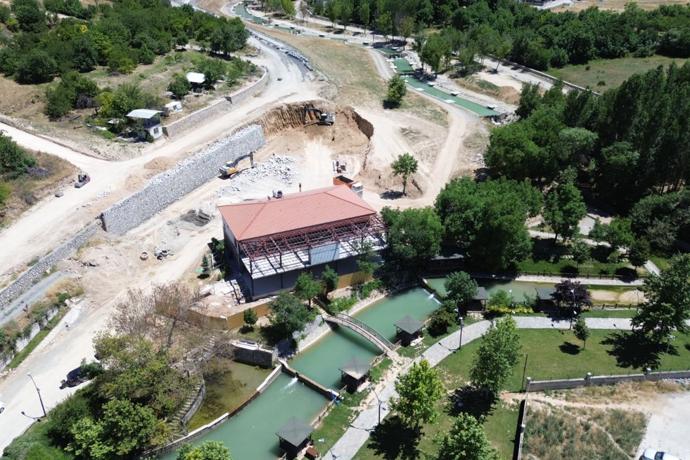 Battalgazi Belediyesi parklarda kendi üretimini kullanıyor
