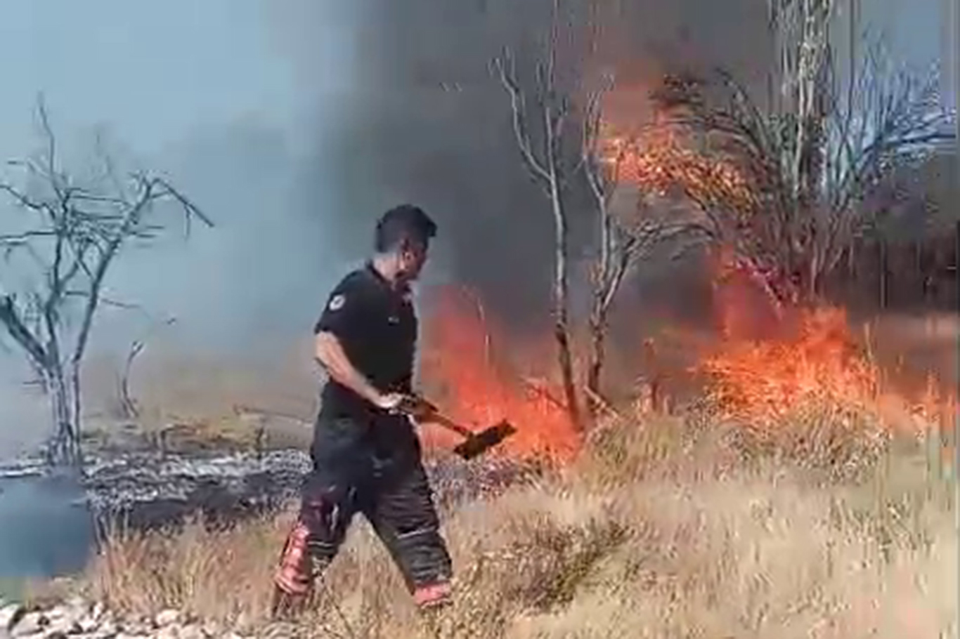 Malatya'da otluk ve bahçe yangını: Ekiplerin müdahalesi sürüyor