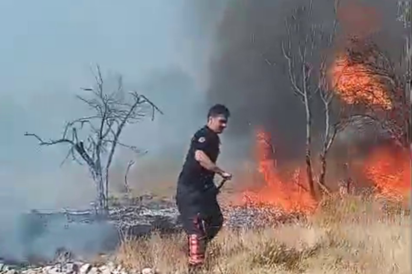 Malatya'da otluk ve bahçe yangını: Ekiplerin müdahalesi sürüyor