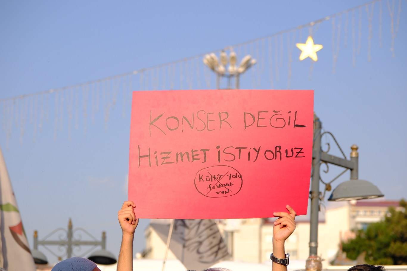 Van SDİ: “Milyonlar konserlere değil, kalıcı yatırımlara harcansın”