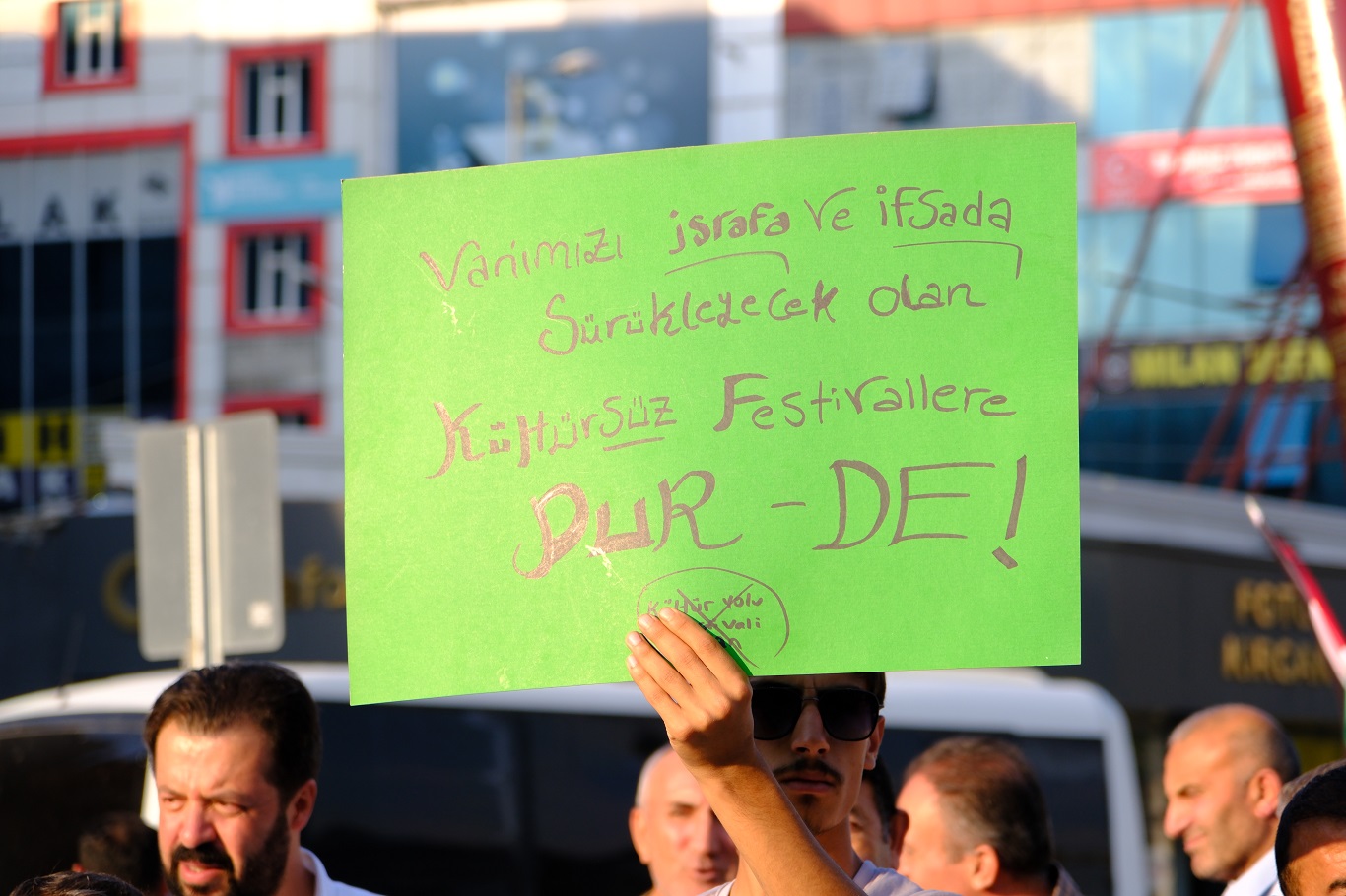 Van SDİ: “Milyonlar konserlere değil, kalıcı yatırımlara harcansın”