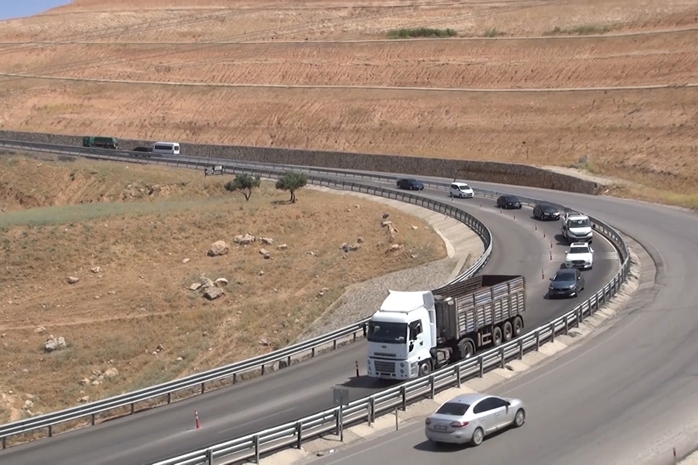 Şırnak’ta ölüm yolundaki virajlarda kazaların önlenmesi için akademisyenlerden önemli uyarılar