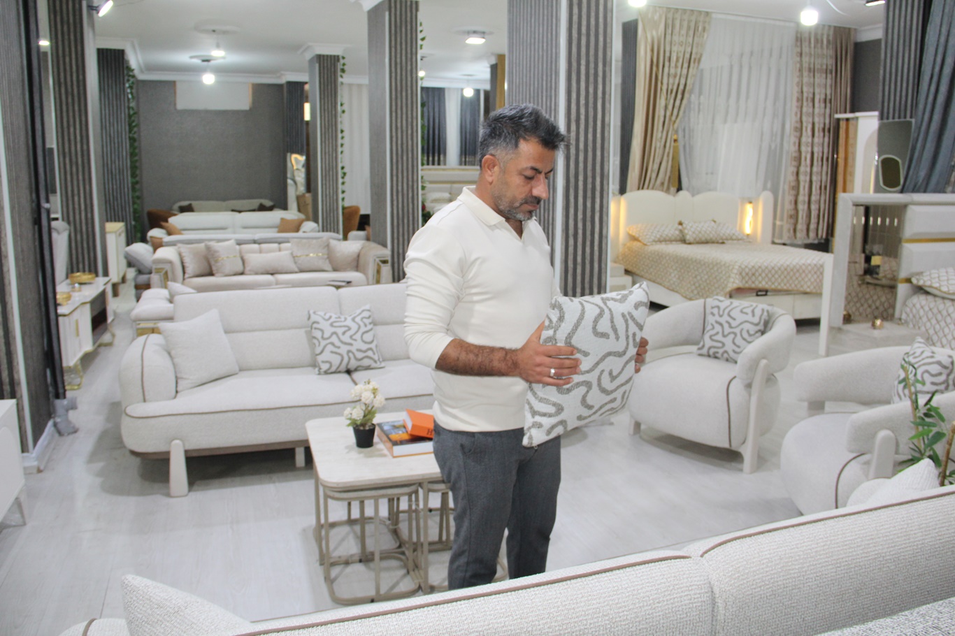 Mobilya sektöründe düğün sezonu durgunluğu: "Altın piyasası alışverişi erteliyor"