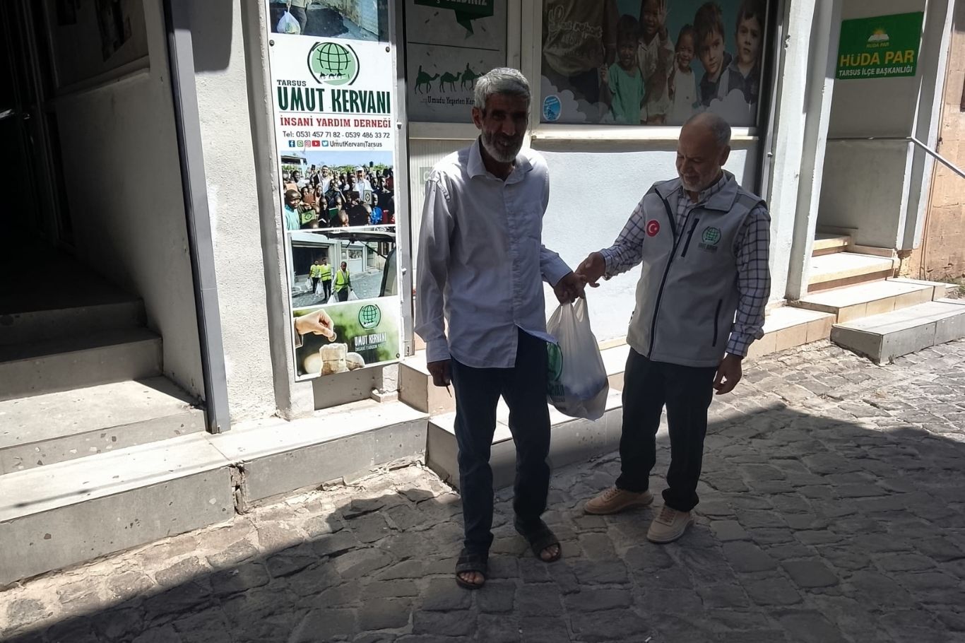 Tarsus Umut Kervanı'ndan Yetim ve ihtiyaç sahibi ailelere gıda desteği