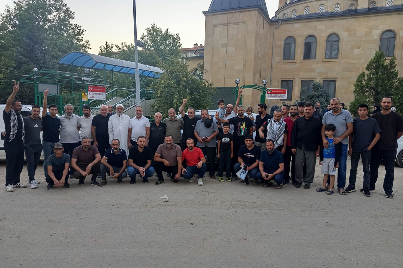 Malatya'dan Filistin Kara Konvoyu'na katılan gönüllüler dualarla uğurlandı