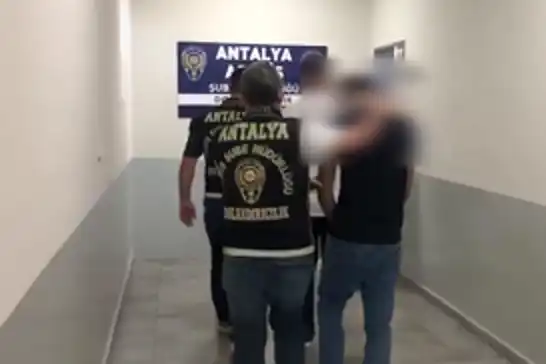 Antalya'da 2,5 milyon liralık dolandırıcılıkla ilgili 2 şüpheli tutuklandı