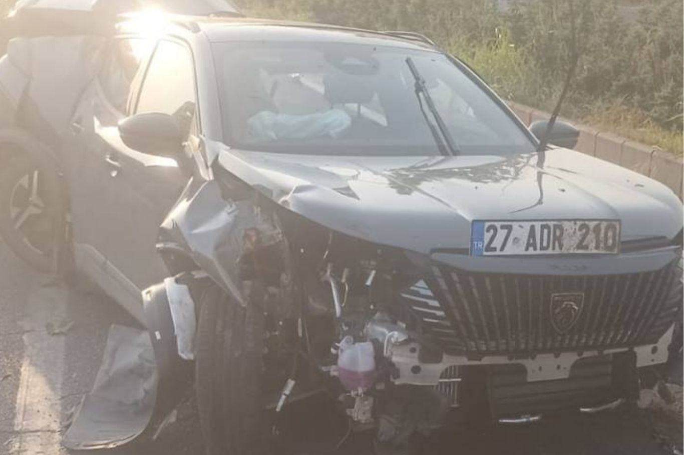 Diyarbakır'da takla atan araç hurdaya döndü: 2 yaralı