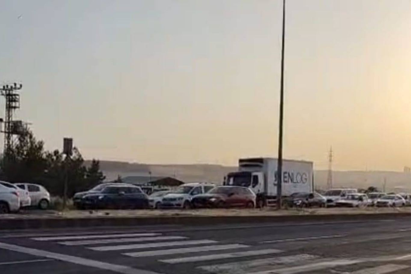 Diyarbakır'da takla atan araç hurdaya döndü: 2 yaralı