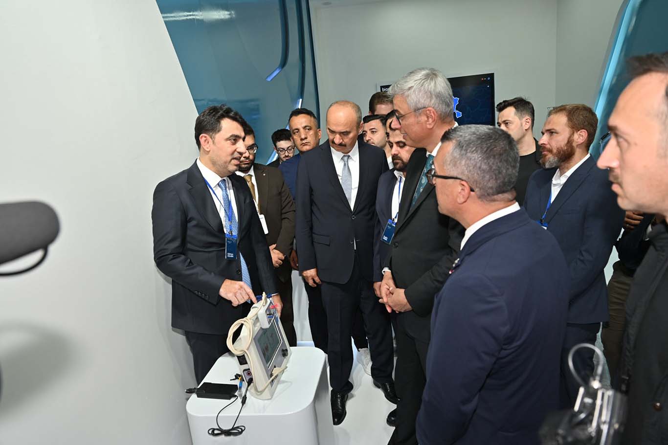 Sağlık Bakanı Memişoğlu, Batman'da yerli tıbbi cihaz üreten fabrikayı ziyaret etti