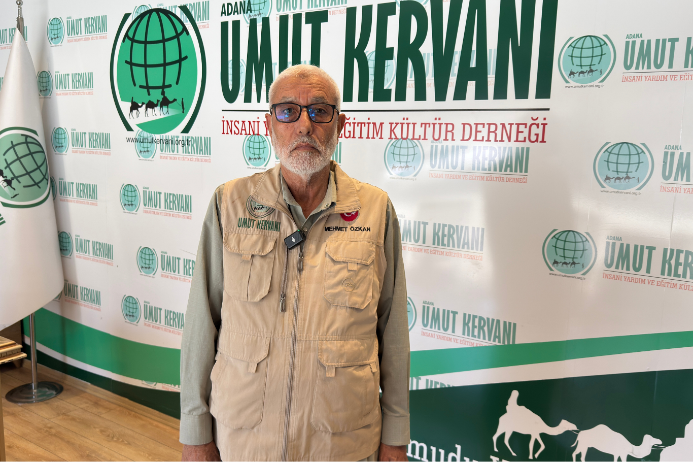 Umut Kervanı Adana Derneği, aylık yardım çalışmaları kapsamında ihtiyaç sahibi ailelere gıda ve giyim yardımı ulaştırdı.