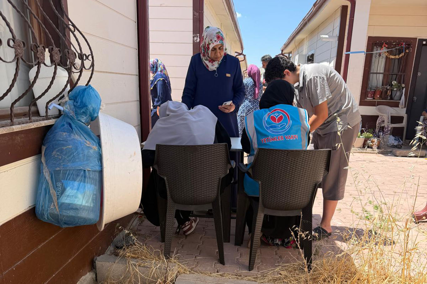 Yetimler Vakfı Gaziantep'te 100 yetim aileye et dağıttı