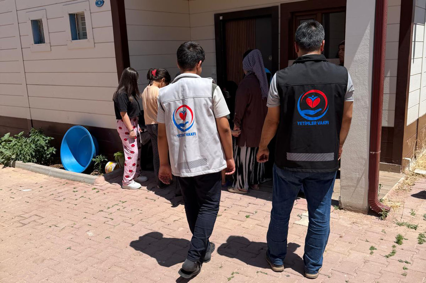 Yetimler Vakfı Gaziantep'te 100 yetim aileye et dağıttı