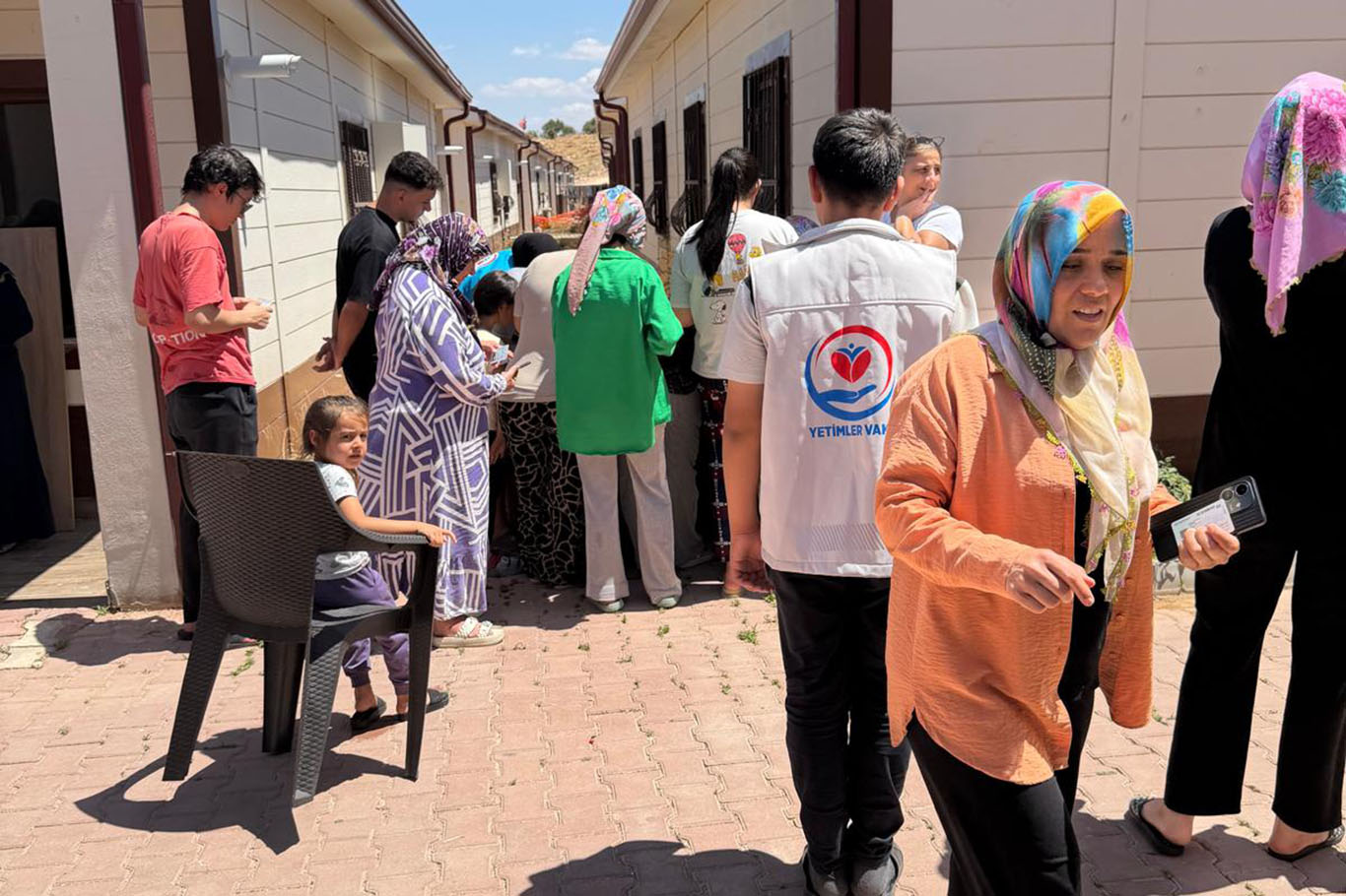 Yetimler Vakfı Gaziantep'te 100 yetim aileye et dağıttı