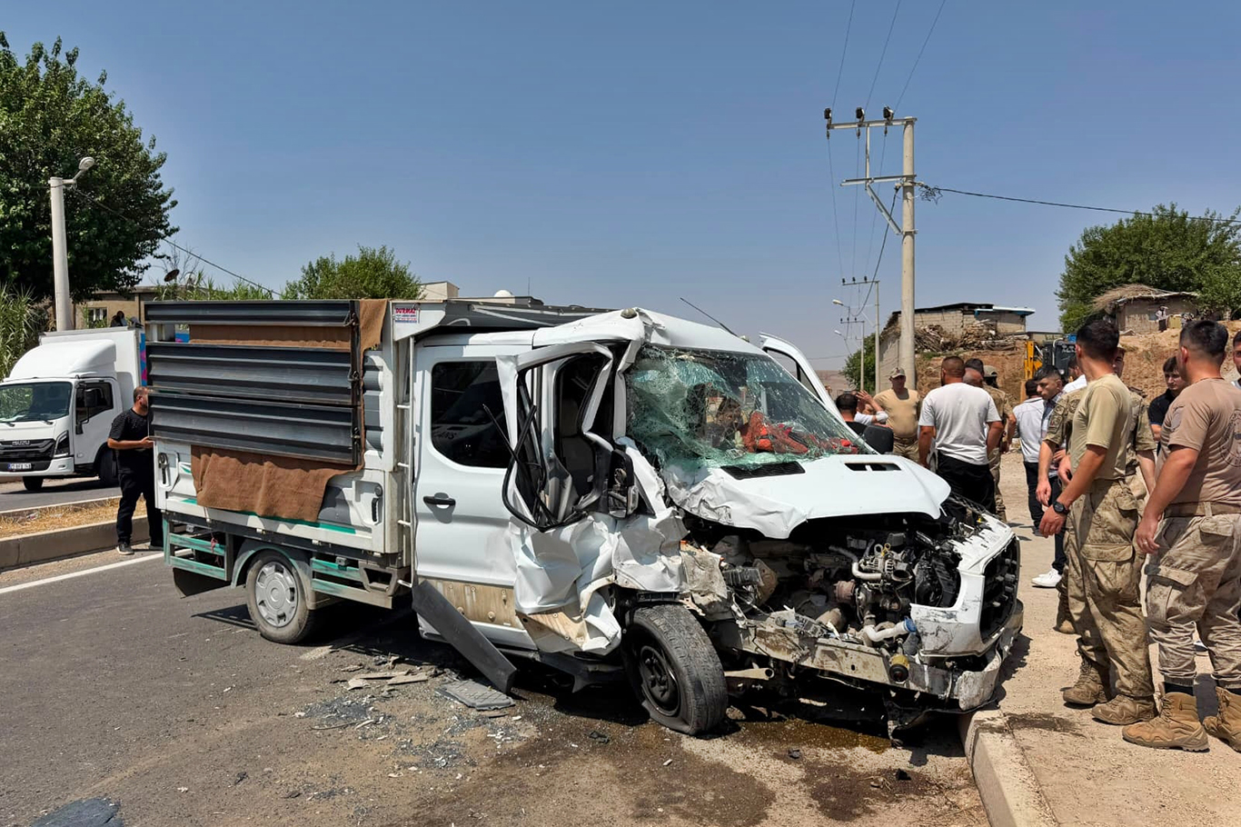 CİZRE’DE SIKIŞMALI TRAFİK KAZASINDA 1’İ ÇOCUK 4 YARALANDI