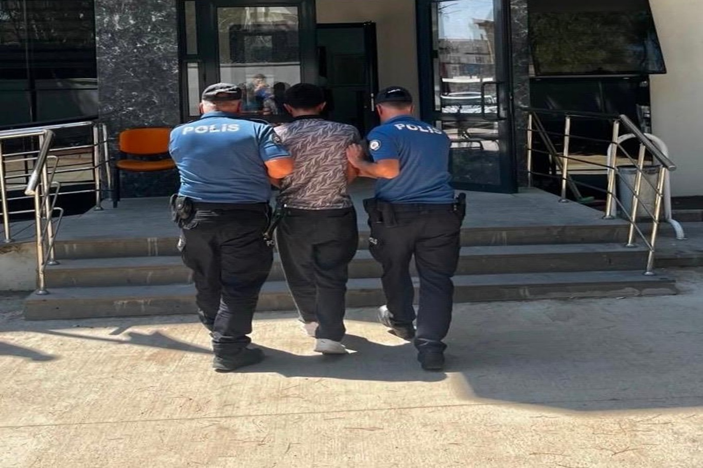 Gaziantep'te ruhsatsız av tüfekleri ele geçirildi: 1 gözaltı