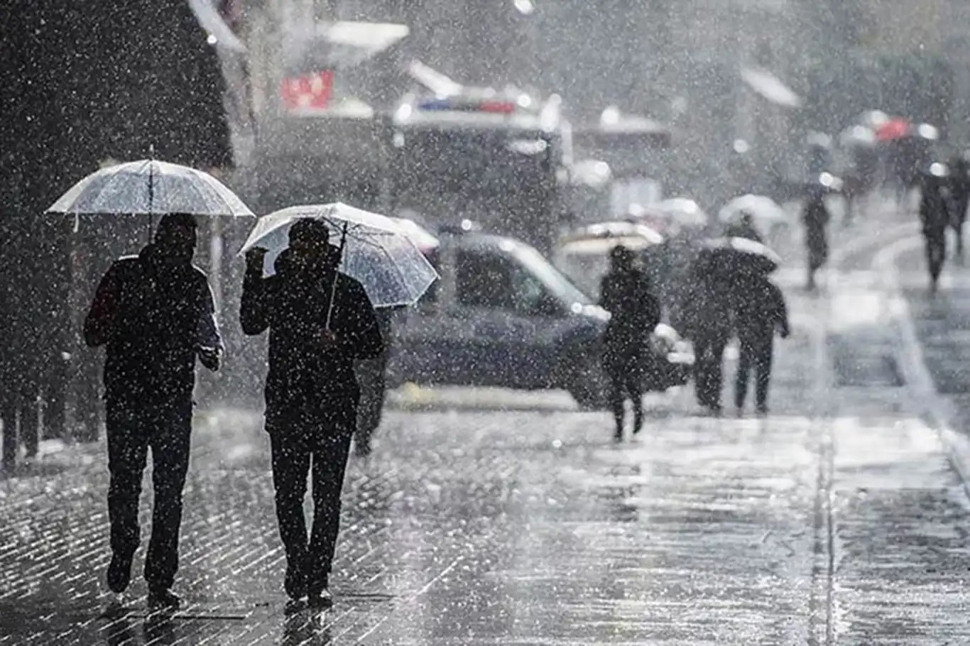 İstanbul Valiliğinden kuvvetli sağanak ve rüzgâr uyarısı