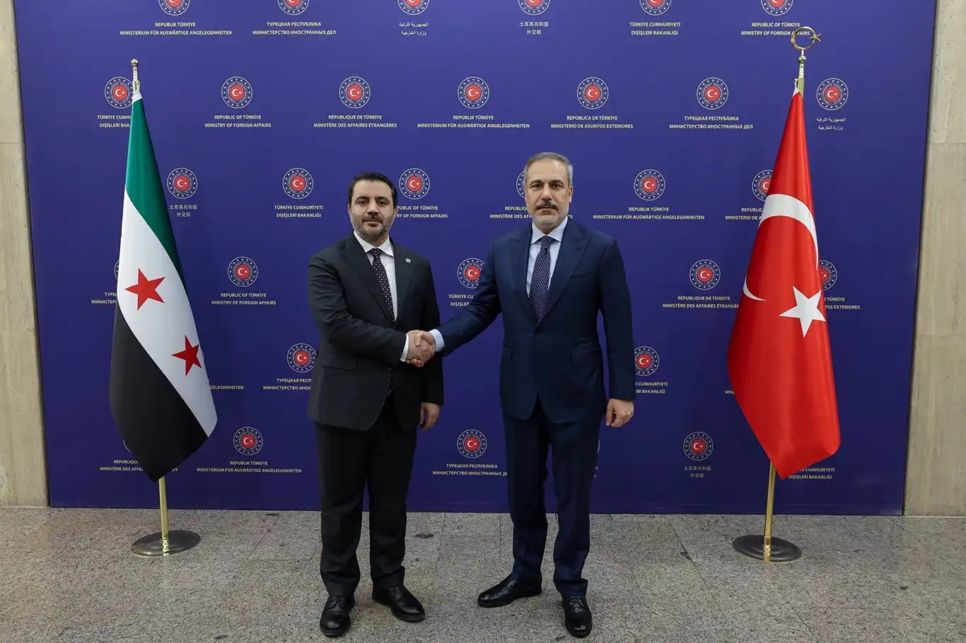 فيدان يبحث مع نظيره السوري أسعد حسن الشيباني مستجدات الأوضاع الإقليمية