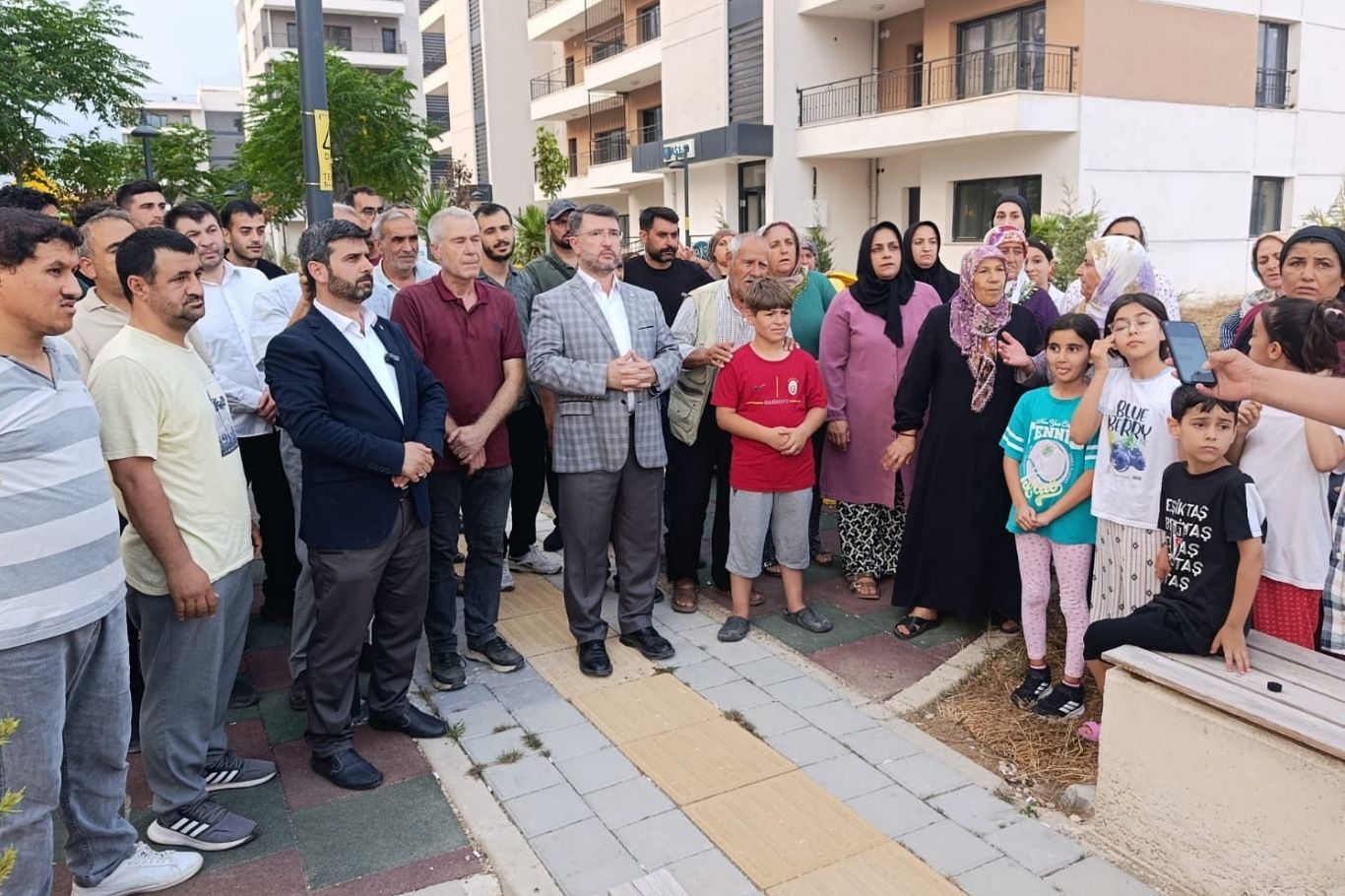 HÜDA PAR Adana İl Başkanı Beyazçiçek: “15 yıldır süren kentsel dönüşüm mağduriyeti sona ermeli”
