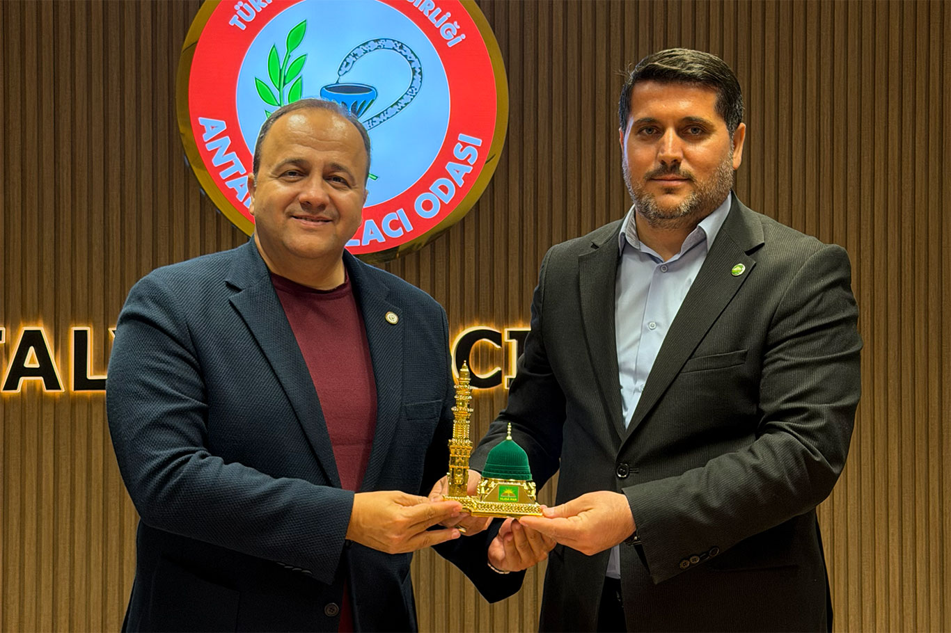 HÜDA PAR'dan Antalya Eczacılar Odası'na ziyaret 
