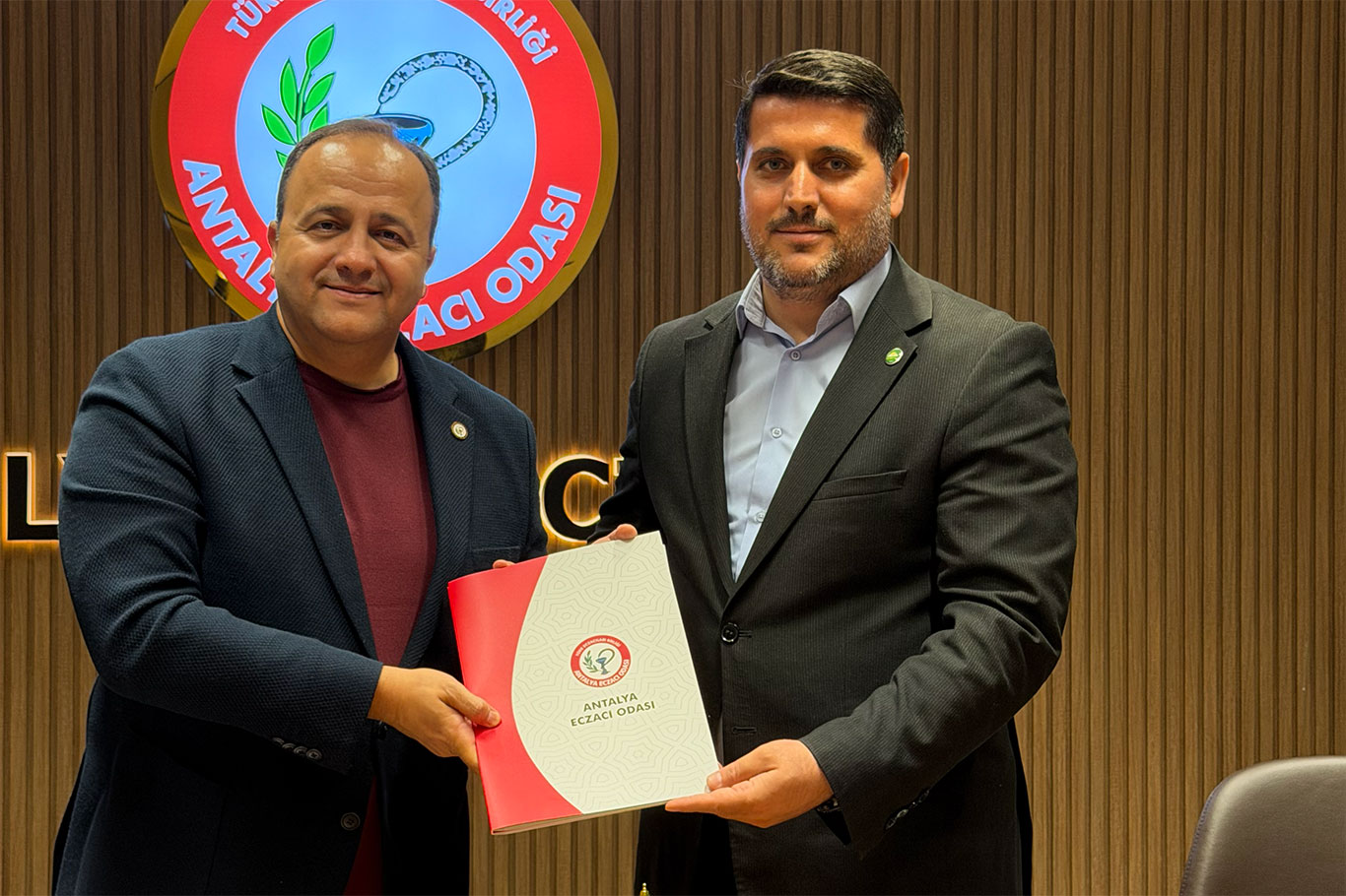 HÜDA PAR'dan Antalya Eczacılar Odası'na ziyaret 