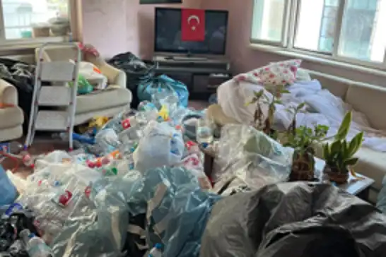 Bursa’da bir dairede 5 ton çöp çıkarıldı