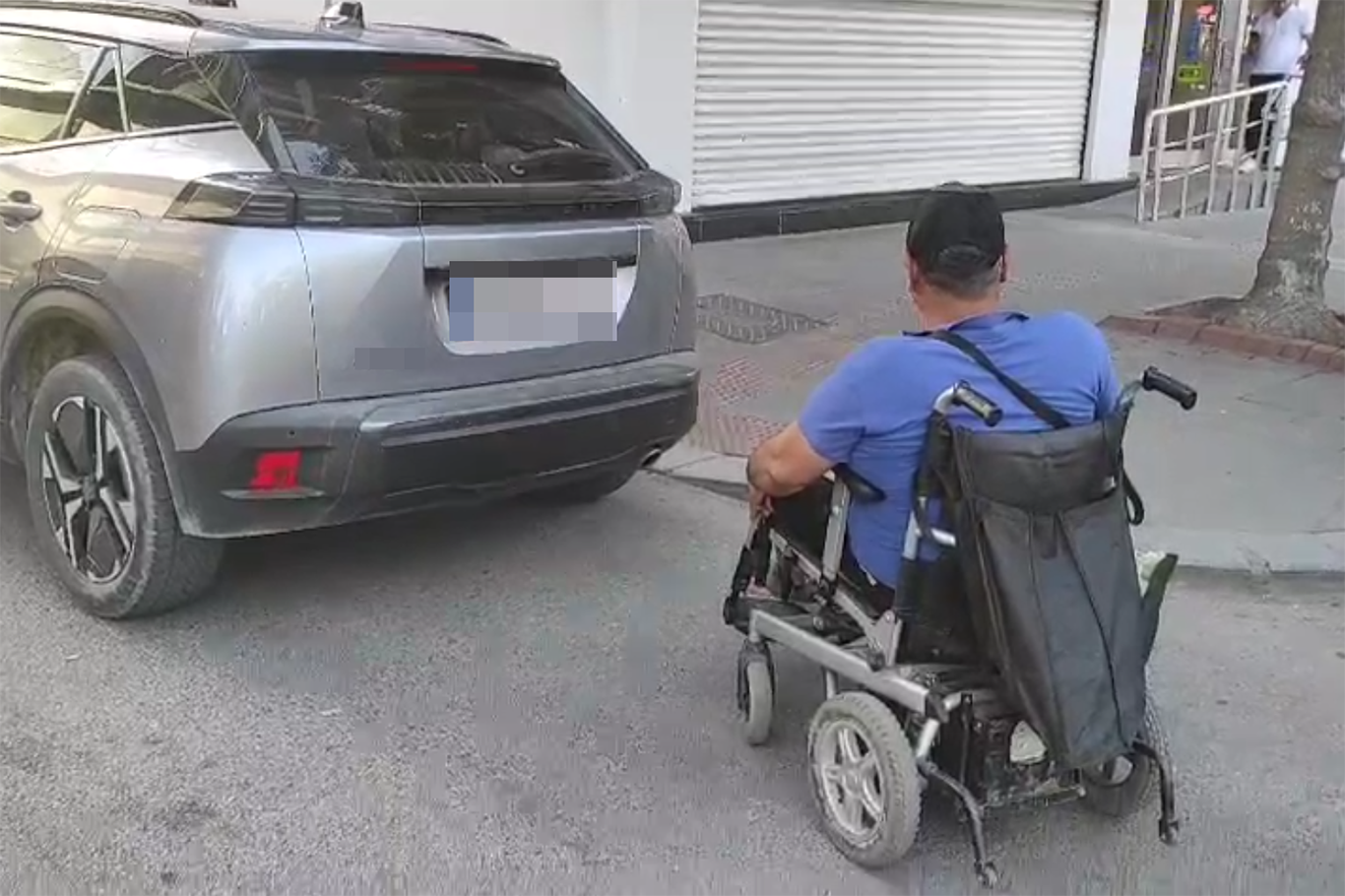 Batman'da engelli rampalarını kapatan parklar tepki çekiyor