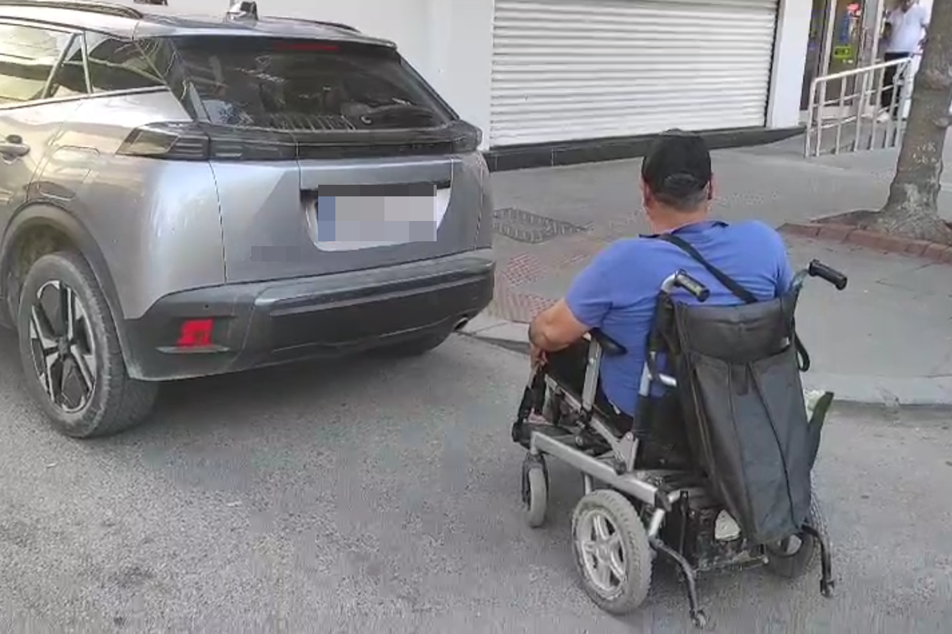 Batman'da engelli rampalarını kapatan parklar tepki çekiyor