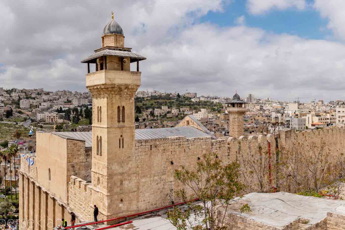 رژێمی سەهیۆنی ١٤ ڕۆژە ڕێگری لە خوێندنەوەی بانگی پیرۆز لە مزگەوتی ئیبراهیمی دەکات
