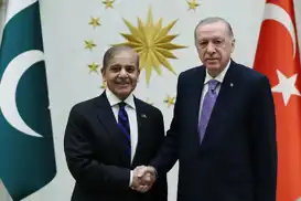 أردوغان يجري مباحثات مع رئيس الوزراء الباكستاني شهباز شريف في إسطنبول