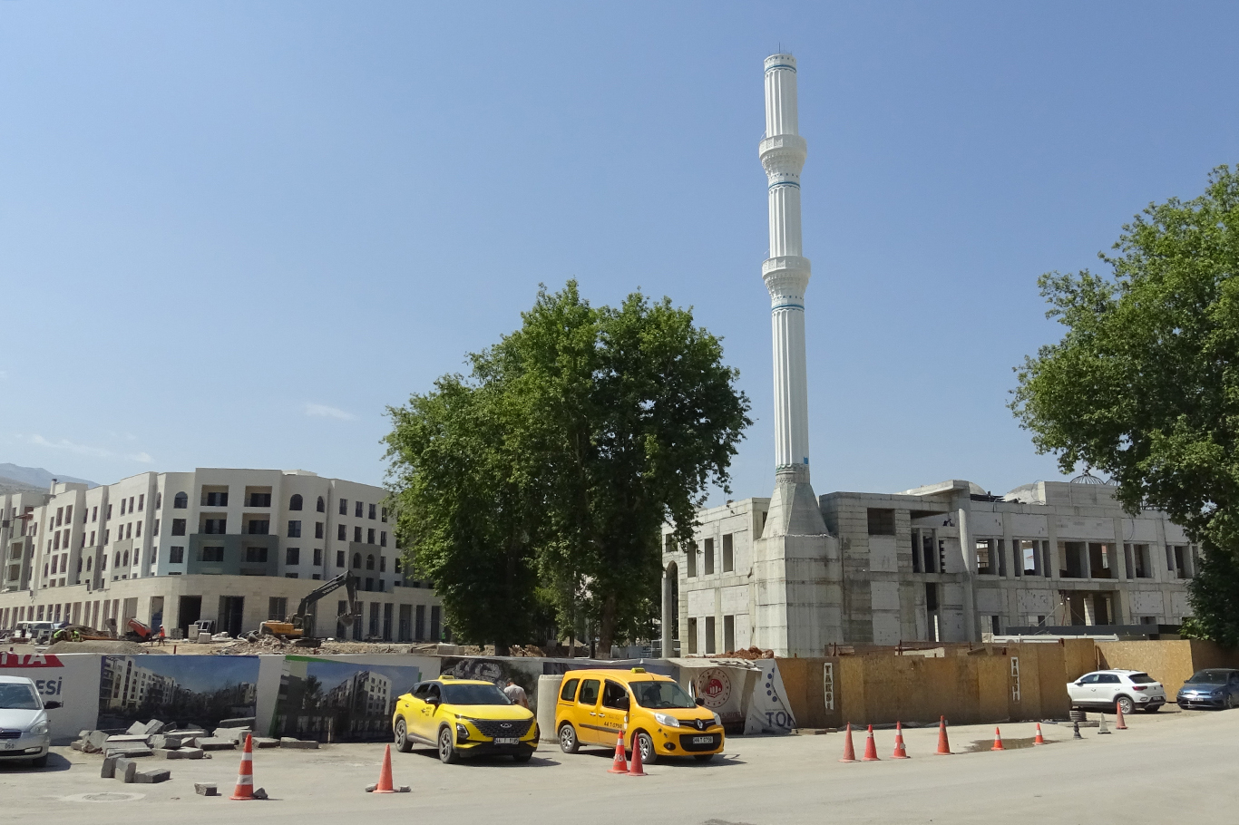 Söğütlü Camii için "kot" uyarısı: Camimiz çukurda kalıyor!