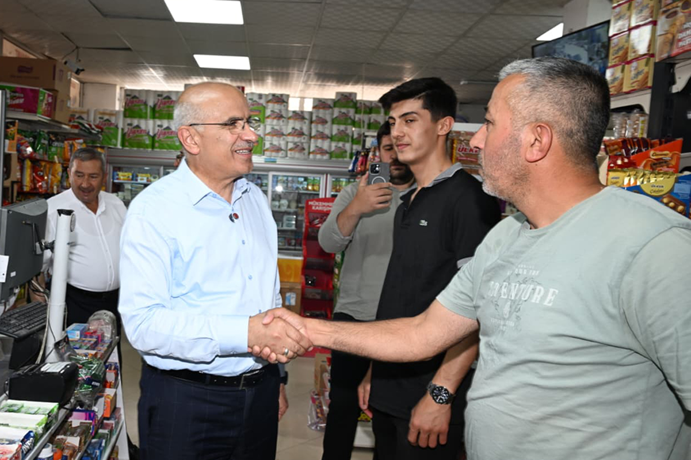 Büyükşehir Belediye Başkanı Er: İlçelerde birinci önceliğimiz grup yollarını sağlıklı hale getirmek