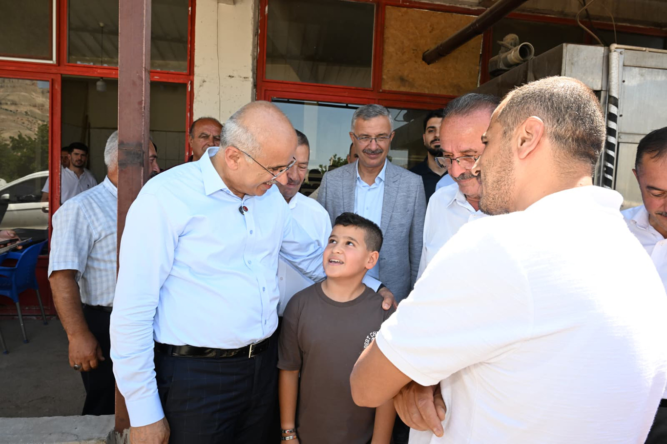 Büyükşehir Belediye Başkanı Er: İlçelerde birinci önceliğimiz grup yollarını sağlıklı hale getirmek