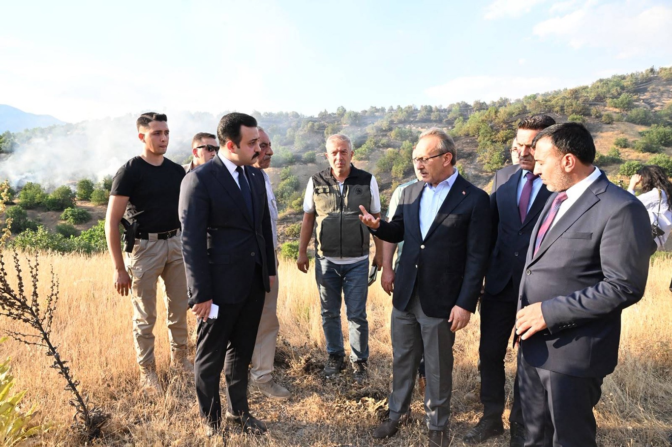 Malatya'da orman yangınını söndürme çalışmaları sürüyor