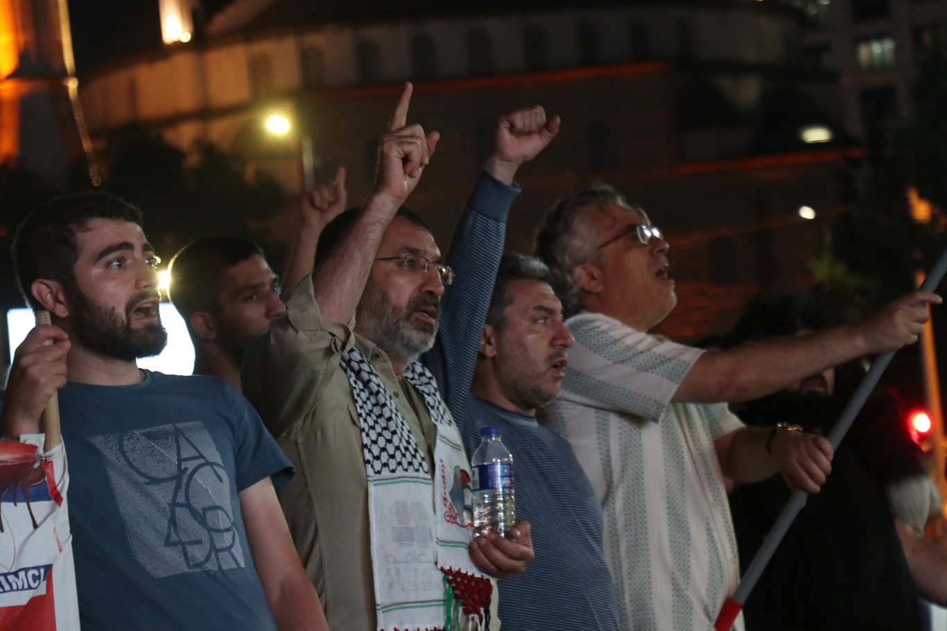 Gazeteci Yel'den "İnsanlık onuru adına Gazze için ayağa kalkın" çağrısı
